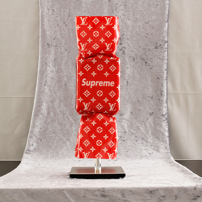 Ad van Hassel - ART CANDY TOFFEE - POP ART HOMMAGE TO LOUIS VUITTON - SUPREME original handgemachte ART CANDY SKULPTUR