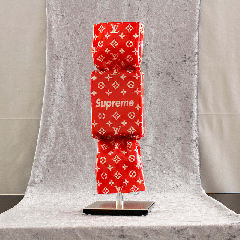 Ad van Hassel - ART CANDY TOFFEE - POP ART HOMMAGE TO LOUIS VUITTON - SUPREME original handgemachte ART CANDY SKULPTUR